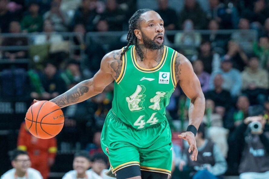 辽宁男篮输球，威尔斯神情沮丧；北京男篮伤大将，胡明轩状态好转